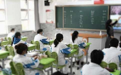 新学期寄语国旗下讲话